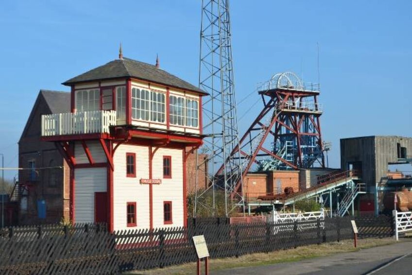 Coalville signal box and colliery headgear by Ashley Dace (CC BY-SA 2.0)