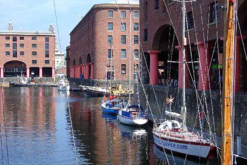 Albert Docks, Liverpool. © Copyright Doug Elliot and licensed for reuse under CC BY-SA 2.0