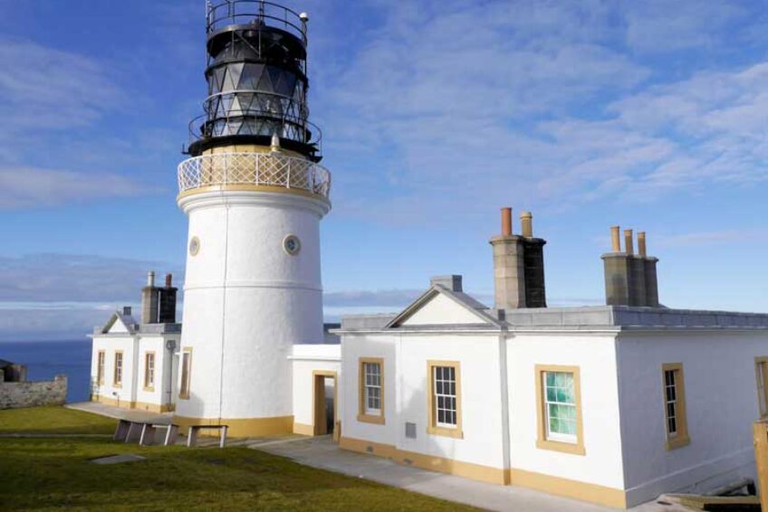 Sumburgh Head Lighthouse © ShetlandVisitor.com