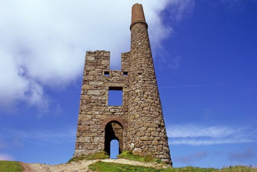 Ding Dong Mine - The pumping engine house over the Greenburrow Shaft of the old Wheal Malkin tin mine © Copyright ron layters and licensed for reuse under Creative Commons Licence.